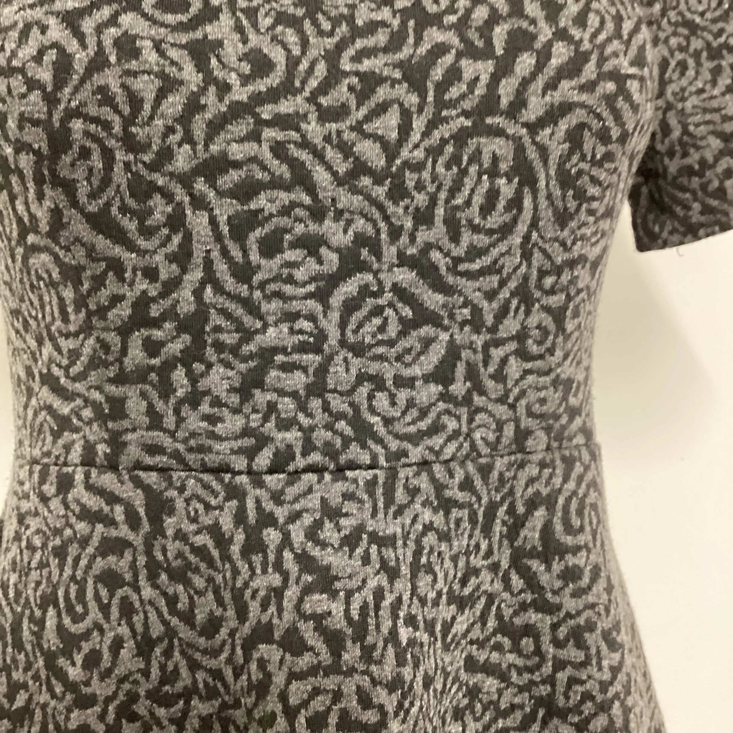BNWT Minuet Black Grey Print Jersey Midi Dress Size 8