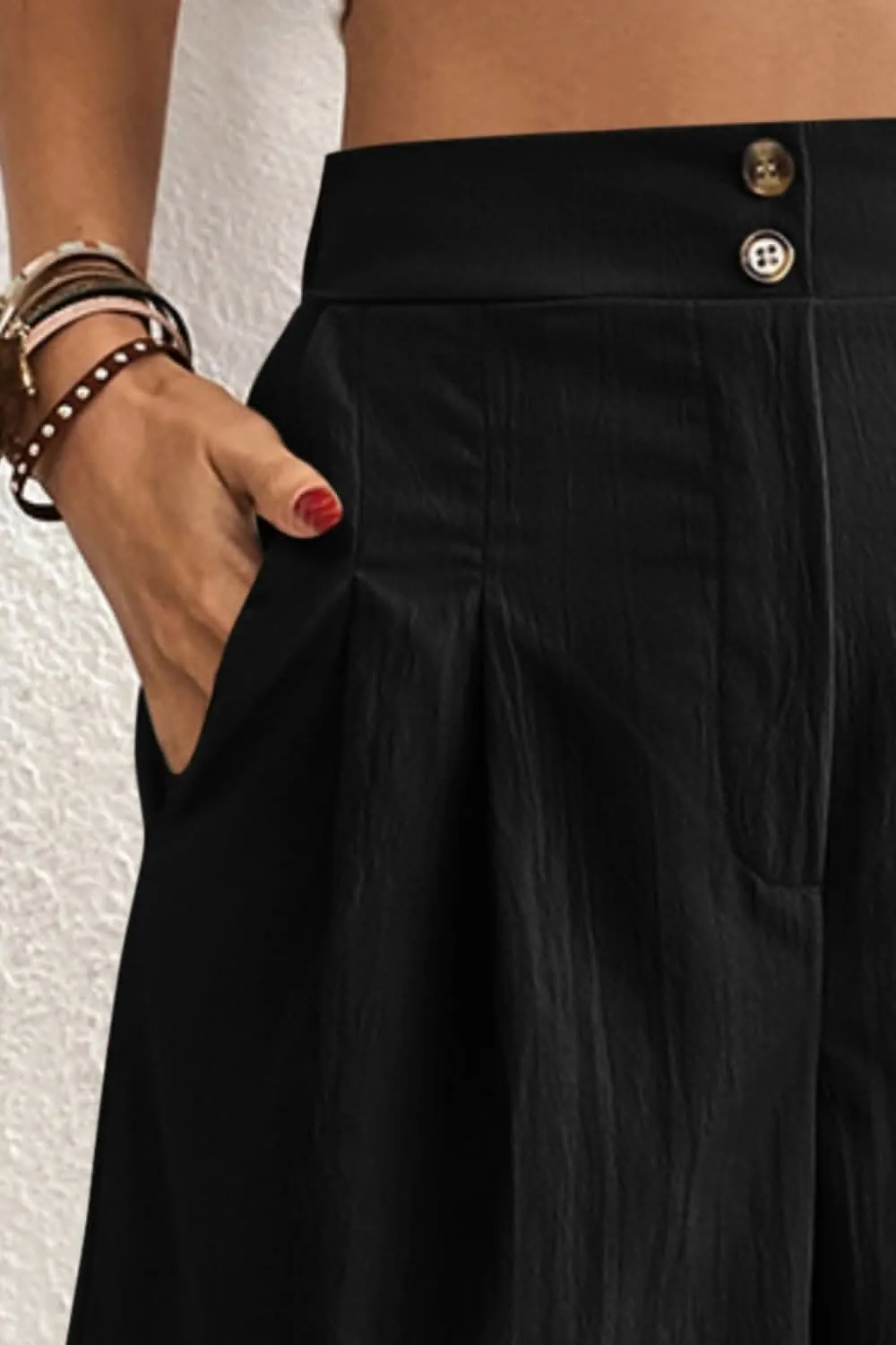 High-waisted pocket shorts for women