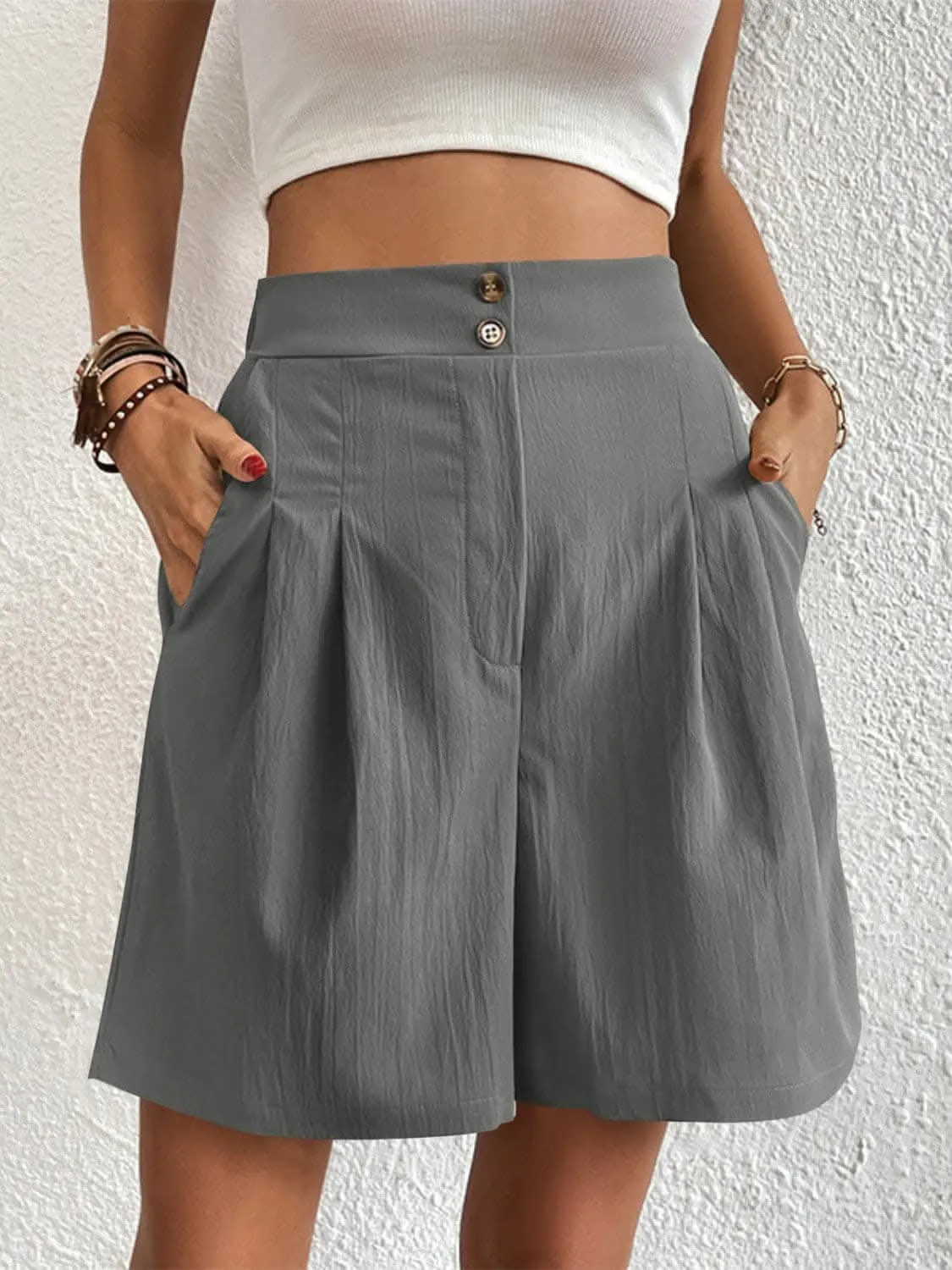 High-waisted pocket shorts for women